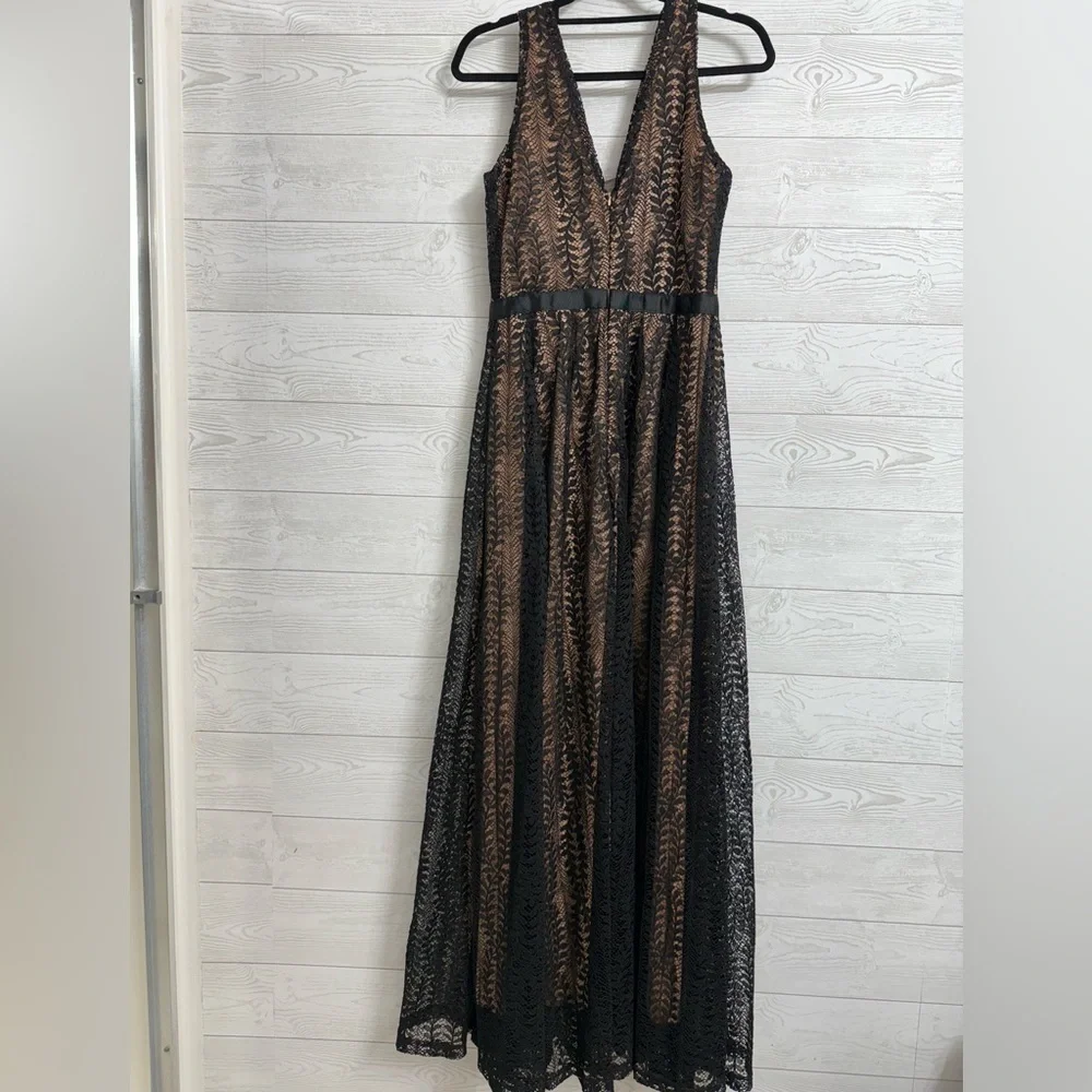 Lucy Wang Women’s Black Lace Sleeveless formal Maxi Dress. Size M - Picture 2 of 10